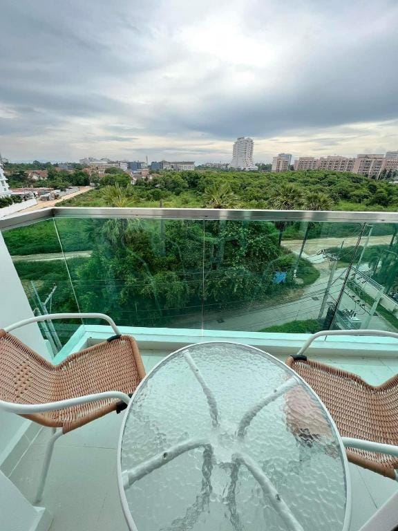 FULLY Renovated 1 Bed in Amazon Residence Apartment in Pattaya City