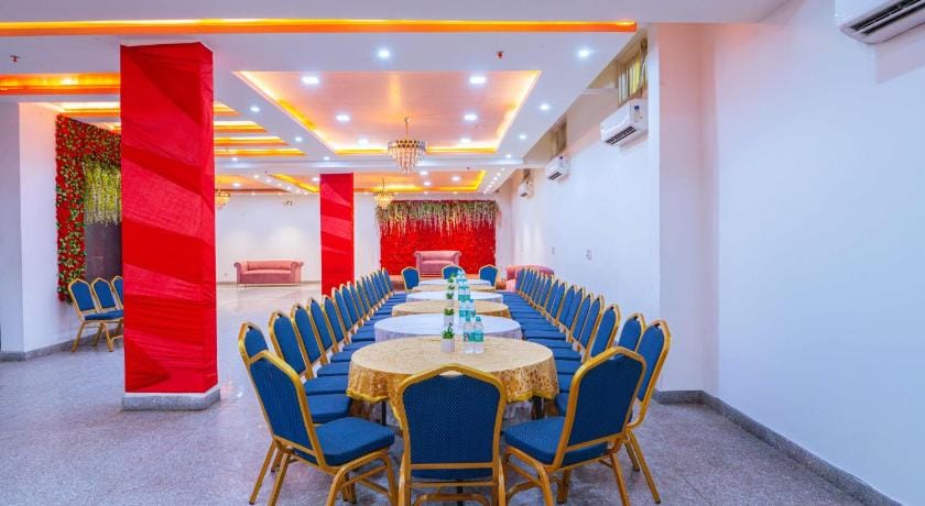 Royal City Hotel in Noida