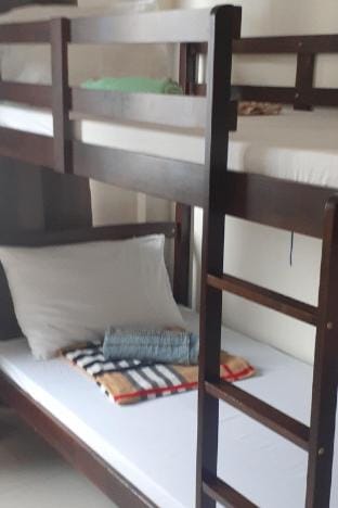 A bedroom in Sea Res across MOA 63-1. Vacation rental in Pasay