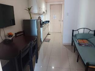 A bedroom in Sea Res across MOA 63-1. Vacation rental in Pasay
