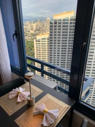 Air Makati 52 Floor Luxury Hotel Bedroom Suite Vacation rental in Makati