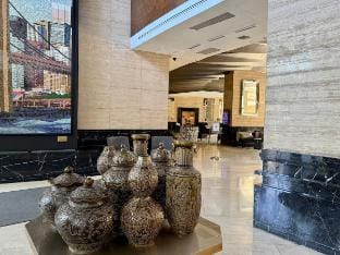 Sky-High Studio w/Netflix, Sunset View, & Disney+ Apartment in Makati