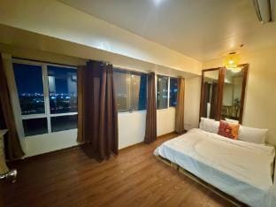 Cozy 2 bedrooms 90sqm w/parking Apartment in Makati