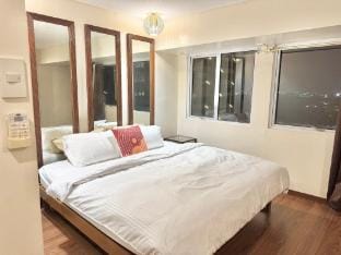 Cozy 2 bedrooms 90sqm w/parking Apartment in Makati