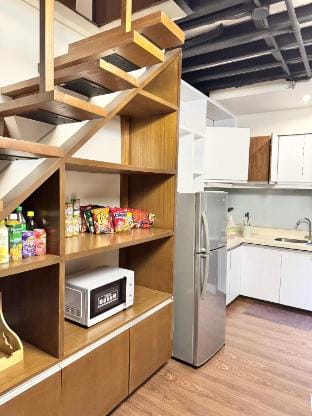 Cozy 2 bedrooms 90sqm w/parking Apartment in Makati