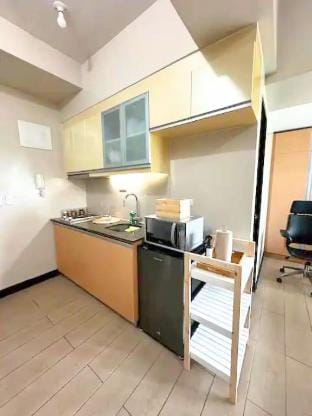 Executive Studio w/ View + Free Parking Near UPD Apartment in Marikina