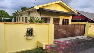 Vacation Ipoh homestay *11-12PX4 BR*Delicious Food Vacation rental in Ipoh