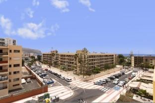 HomeForGuest Ático Cecilia con terraza y vistas al mar en Los Cristianos Apartment in Los Cristianos
