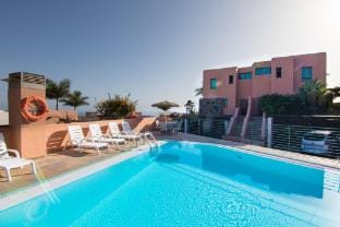 HomeForGuest Villa in Salobre with magnificent views of the golf course. Villa in Comarca Sur