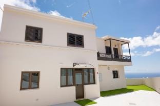 Centenillo Serenity in Santa Cruz de Tenerife Vacation rental in Canary Islands