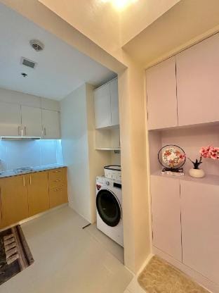 Extraordinary 1-Bedroom in Uptown Parksuites BGC Apartment in Makati