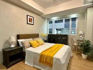 Spacious 1BR Condo w/ 300mbps WiFi in BGC Vacation rental in Makati