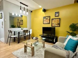 Spacious 1BR Condo w/ 300mbps WiFi in BGC Vacation rental in Makati