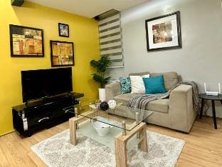 Spacious 1BR Condo w/ 300mbps WiFi in BGC Vacation rental in Makati