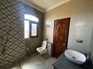 The Landing Nest 4BHK near Aport Villa in India