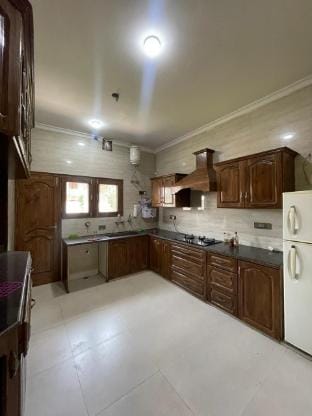 The Landing Nest 4BHK near Aport Villa in India