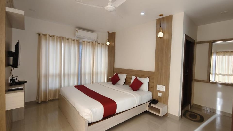 Hotel IVY Grand Vacation rental in India