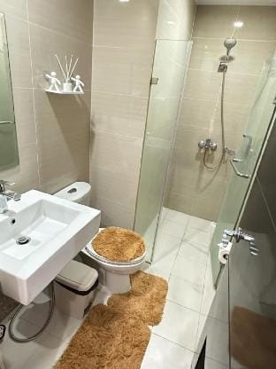 Cozy MOA Staycation – Fast WiFi, Pool & Balcony Apartment in Pasay