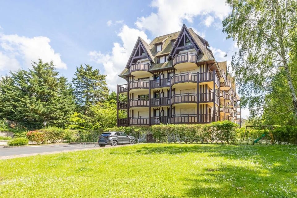 Cosy apt with parking & balcony - 4P - Deauville Hotel in Deauville