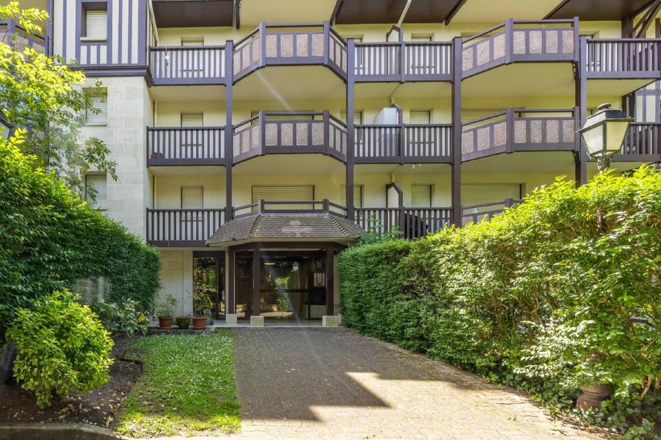 Cosy apt with parking & balcony - 4P - Deauville Hotel in Deauville