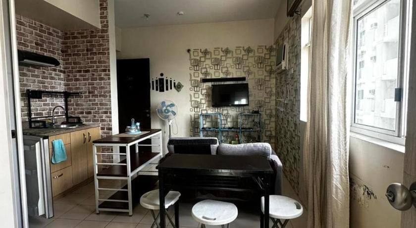 1BR-corner unit at Laureano di Trevi Makati Apartment in Pasay