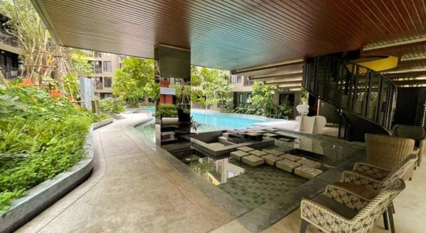 The Base Central: Luxury Resort-Style Comfort Apartment in Kathu