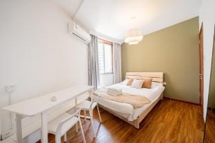 CityHome-4BRs,2Baths, Nanjing Road, Jing'An Temple Apartment in Shanghai