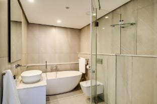 Modern Central Secure Cape Town 2bed Bantry Suite Apartment in Sea Point