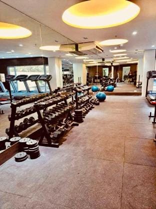 Sunshine100 Tower2 203 PoolGym 50"TV KingBed Apartment in Mandaluyong