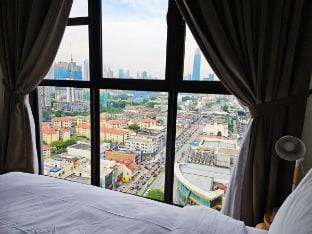 KL Skyline view - free van to MRT Vacation rental in Federal Territory of Kuala Lumpur