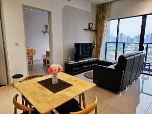 KL Skyline view - free van to MRT Vacation rental in Federal Territory of Kuala Lumpur