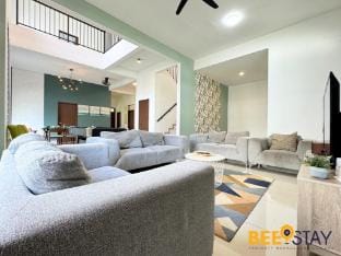 Desaru Arcadia with Netflix, BBQ, KTV, Pool Table Vacation rental in Johor