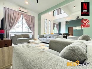 Desaru Arcadia with Netflix, BBQ, KTV, Pool Table Vacation rental in Johor