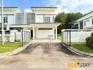 Desaru Arcadia 2 Storey House WIFI Netflix 16PAX Vacation rental in Johor