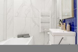 Lavie Maison| A/C & Hot Tub Apartment in Paris