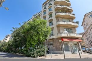 Lavie Maison | Hot Tub Seaside Flat Apartment in Nice