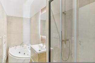 Lavie Maison : AC Hot Tub Close Arc de Tromphe Apartment in Paris