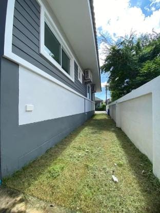 Minimal villa  Vacation rental in Chon Buri Changwat