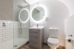Elegant Georgian Flat in Historic Bath with Garden Apartment in Bath