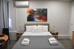 Athens Zeus  A by Super Host Hub Apartment in Athens