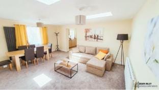 White Jasmine in Stroud Apartment in Stroud