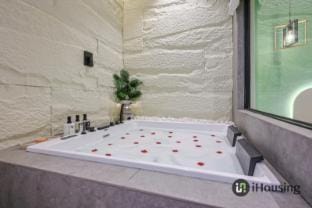 NotOnlyStay Kota Private Pool House By I Housing Vacation rental in Malacca