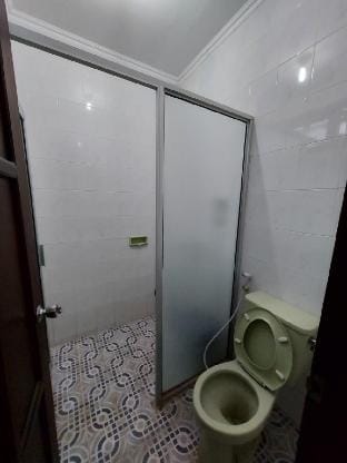 Villa Kusuma 14 – 8BR, Garden & Karaoke in Batu Villa in Batu