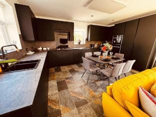 Luxury 2-Bedroom Bungalow with Hot Tub & Spa Pool Vacation rental in Lowestoft