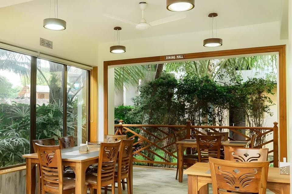 Crystal Villa Kihim Hotel in Maharashtra