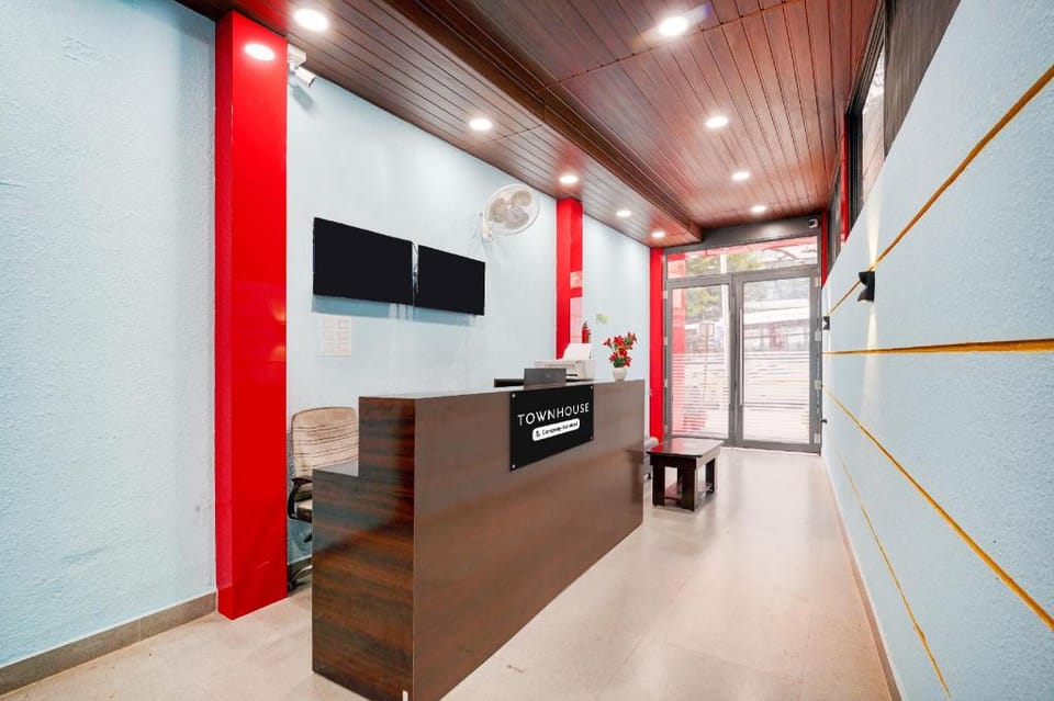 Super Townhouse Jeevan Bima Nagar Indranagar Hotel in Bengaluru