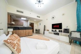 Studio w/Pool & Gym Near Burj Khalifa & Dubai Mall Vacation rental in Dubai
