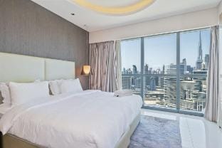 5 Star 2BR Burj Khalifa views from room pool & Gym Apartment in Dubai