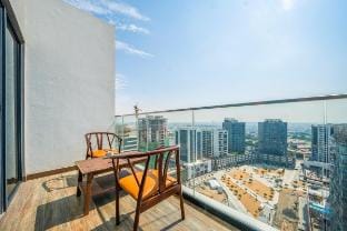 Cozy Studio w/Pool & Gym Near Burj Khalifa & Metro Vacation rental in Dubai