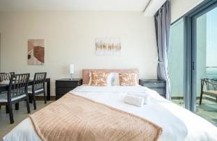 Cozy Studio w/Pool & Gym Near Burj Khalifa & Metro Vacation rental in Dubai